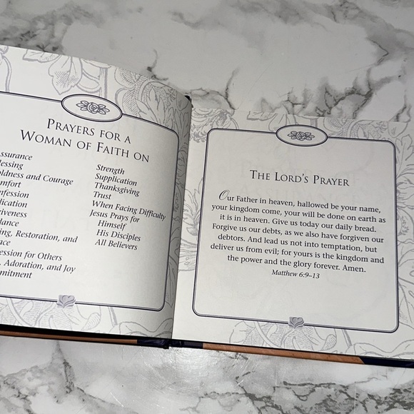 Prayers for a Woman of Faith small Book - Picture 3 of 7